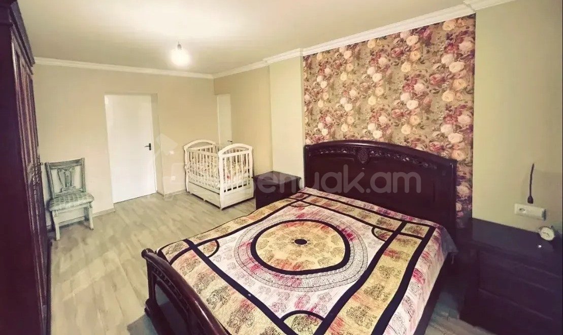 4 Սենյականոց Բնակարան Քարե Շենքում, 74քմ, 5/5 հարկ, Կապիտալ Վերանորոգված