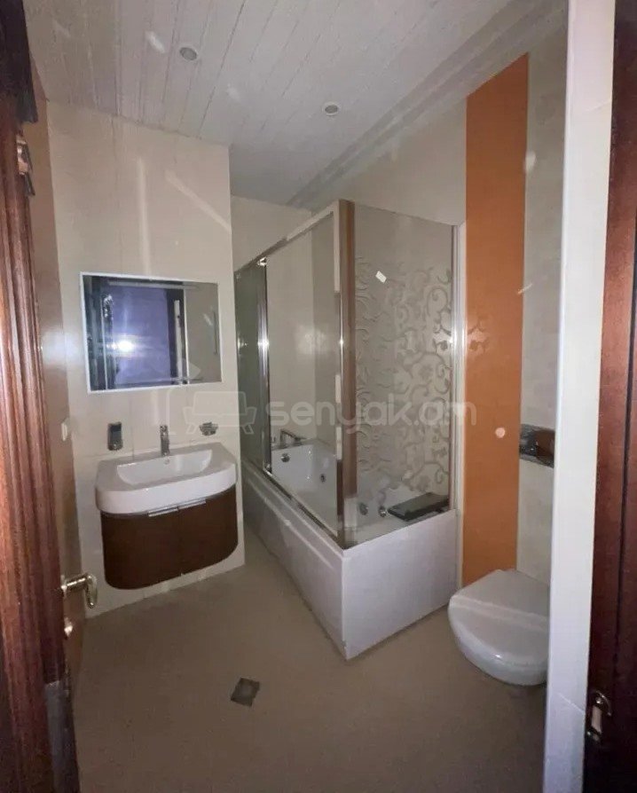 4 Սենյականոց Բնակարան Նորակառույցում, 134քմ, 12/17 հարկ, Կապիտալ Վերանորոգված