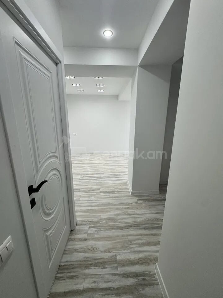 3 Սենյականոց Բնակարան, 70քմ, 9/10 հարկ, Կապիտալ Վերանորոգված