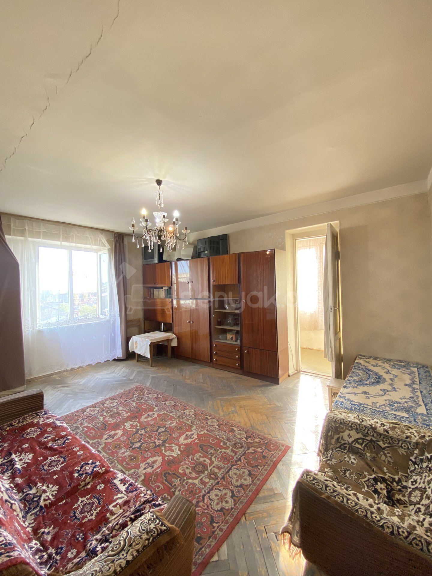 1 Սենյականոց Բնակարան Քարե Շենքում, 40քմ, 3/5 հարկ, Պետական Վիճակում