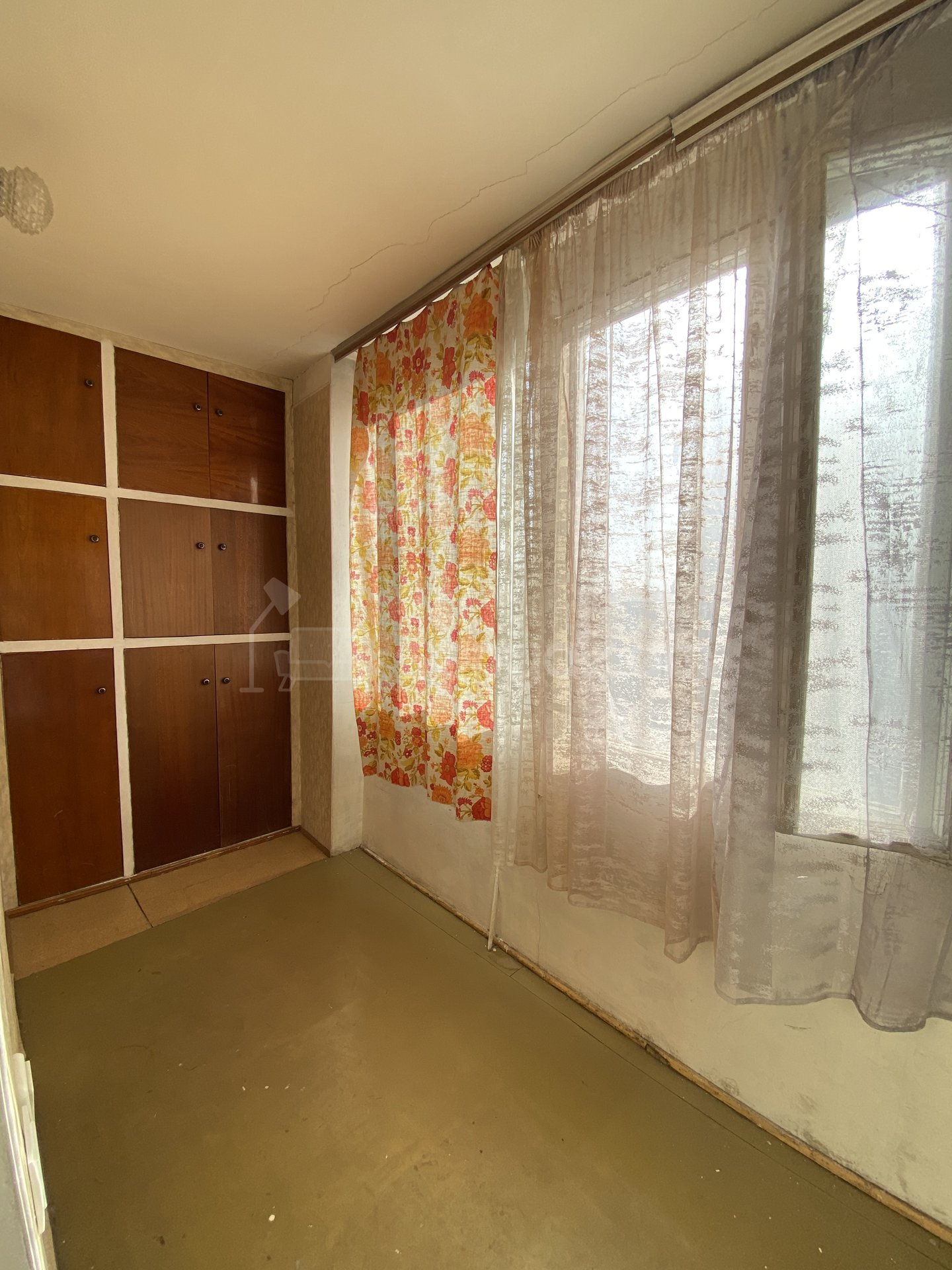 1 Սենյականոց Բնակարան Քարե Շենքում, 40քմ, 3/5 հարկ, Պետական Վիճակում