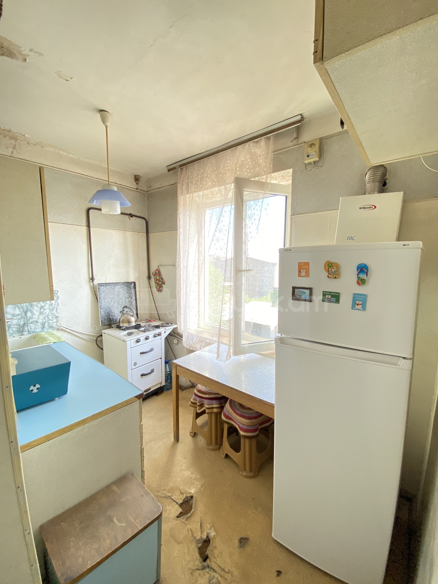 1 Սենյականոց Բնակարան Քարե Շենքում, 40քմ, 3/5 հարկ, Պետական Վիճակում