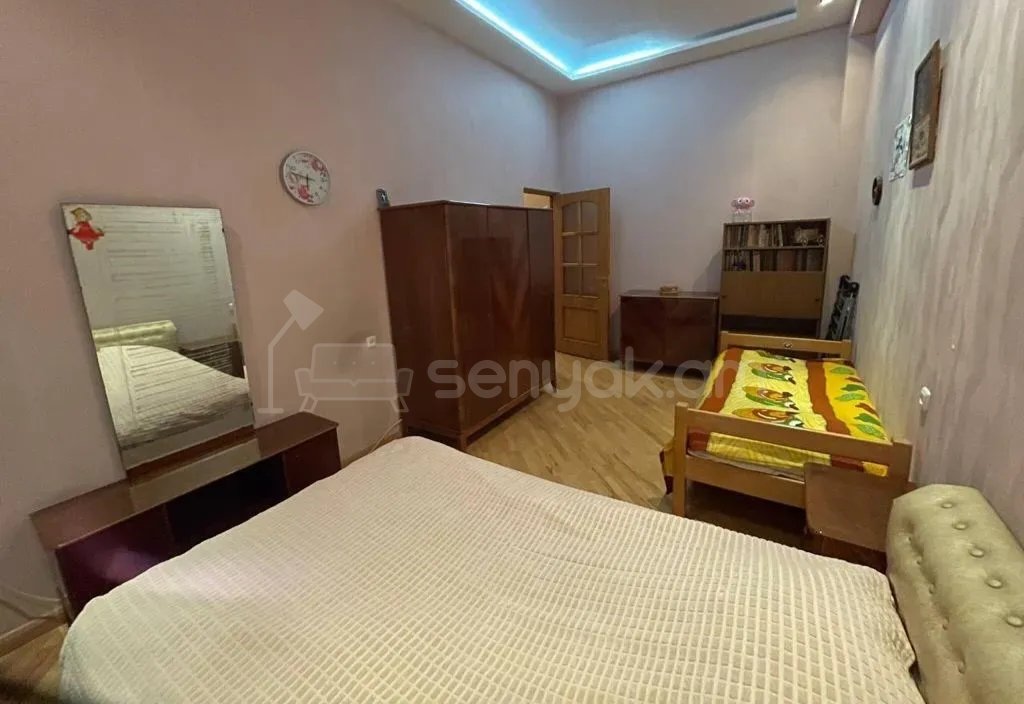 3 Սենյականոց Բնակարան Քարե Շենքում, 80քմ, 1/5 հարկ, Դիզայներական Վերանորոգված, Կահավորված