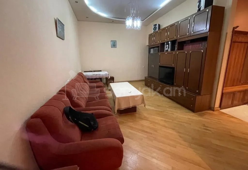 3 Սենյականոց Բնակարան Քարե Շենքում, 80քմ, 1/5 հարկ, Դիզայներական Վերանորոգված, Կահավորված