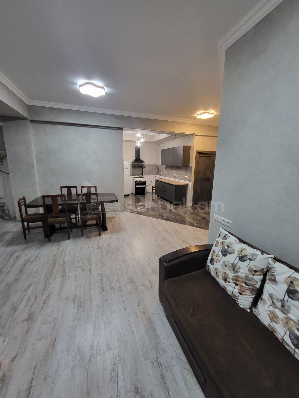 3 Սենյականոց Բնակարան Նորակառույցում, 80քմ, 8/10 հարկ, Կապիտալ Վերանորոգված, Կահավորված