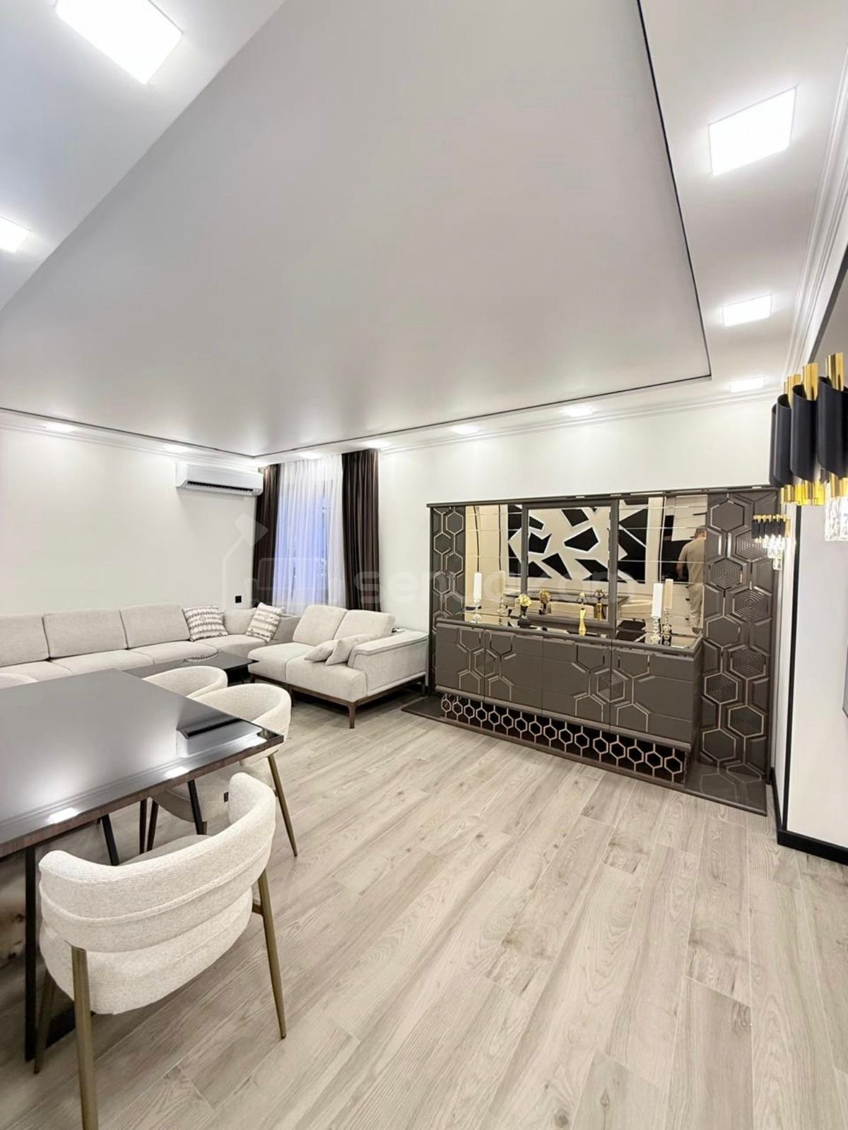 3 Սենյականոց Բնակարան, 84քմ, 1/9 հարկ, Դիզայներական Վերանորոգված