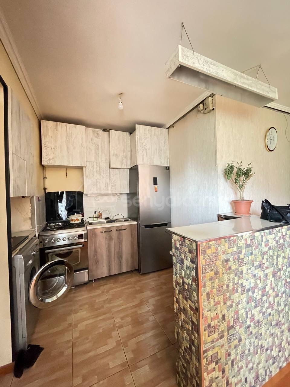 3 Սենյականոց Բնակարան Քարե Շենքում, 40քմ, 3/5 հարկ, Կոսմետիկ Վերանորոգված, Կահավորված, Արևկող