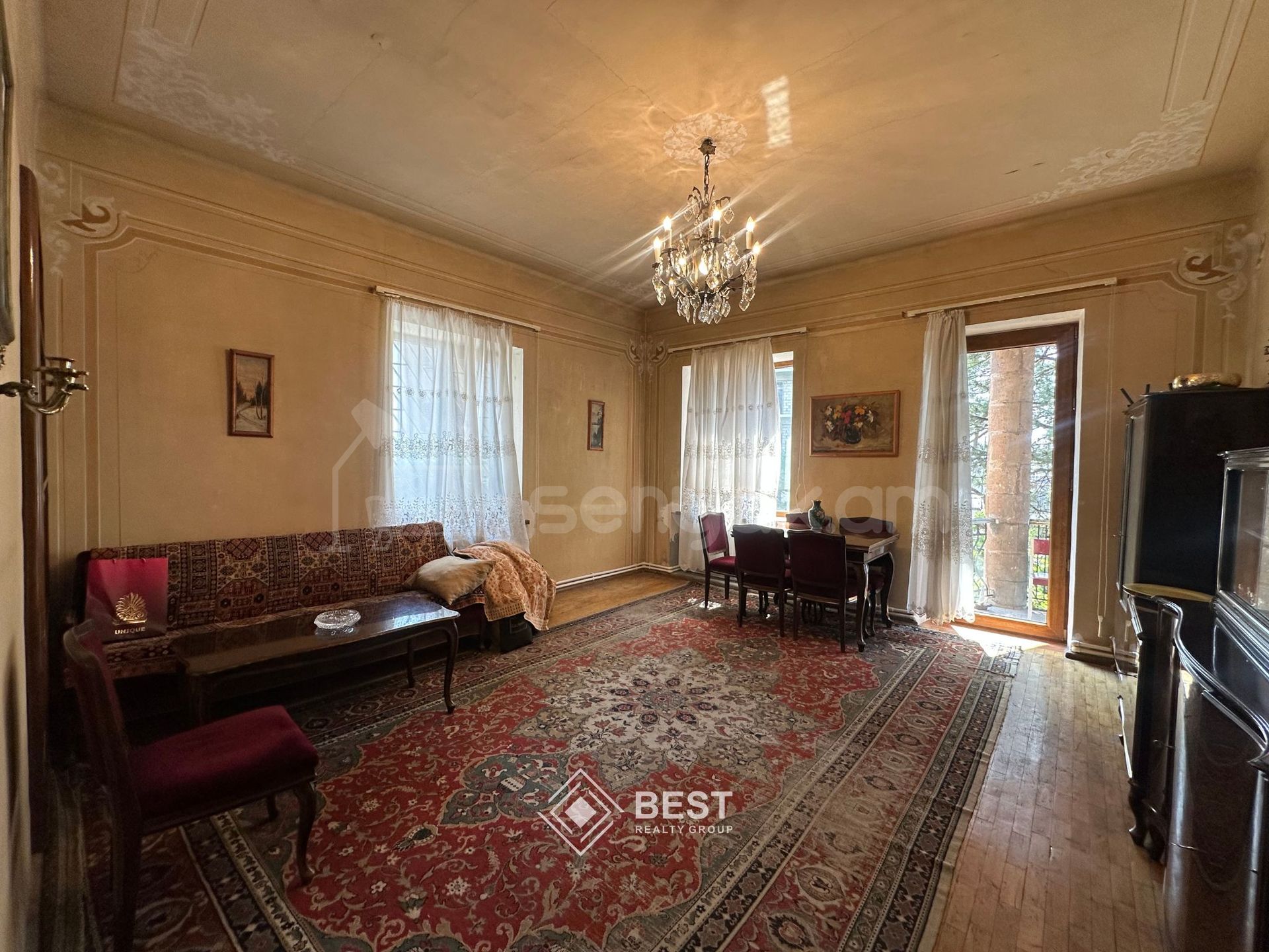 8 Սենյականոց Առանձնատուն, 316քմ, Լողավազանով