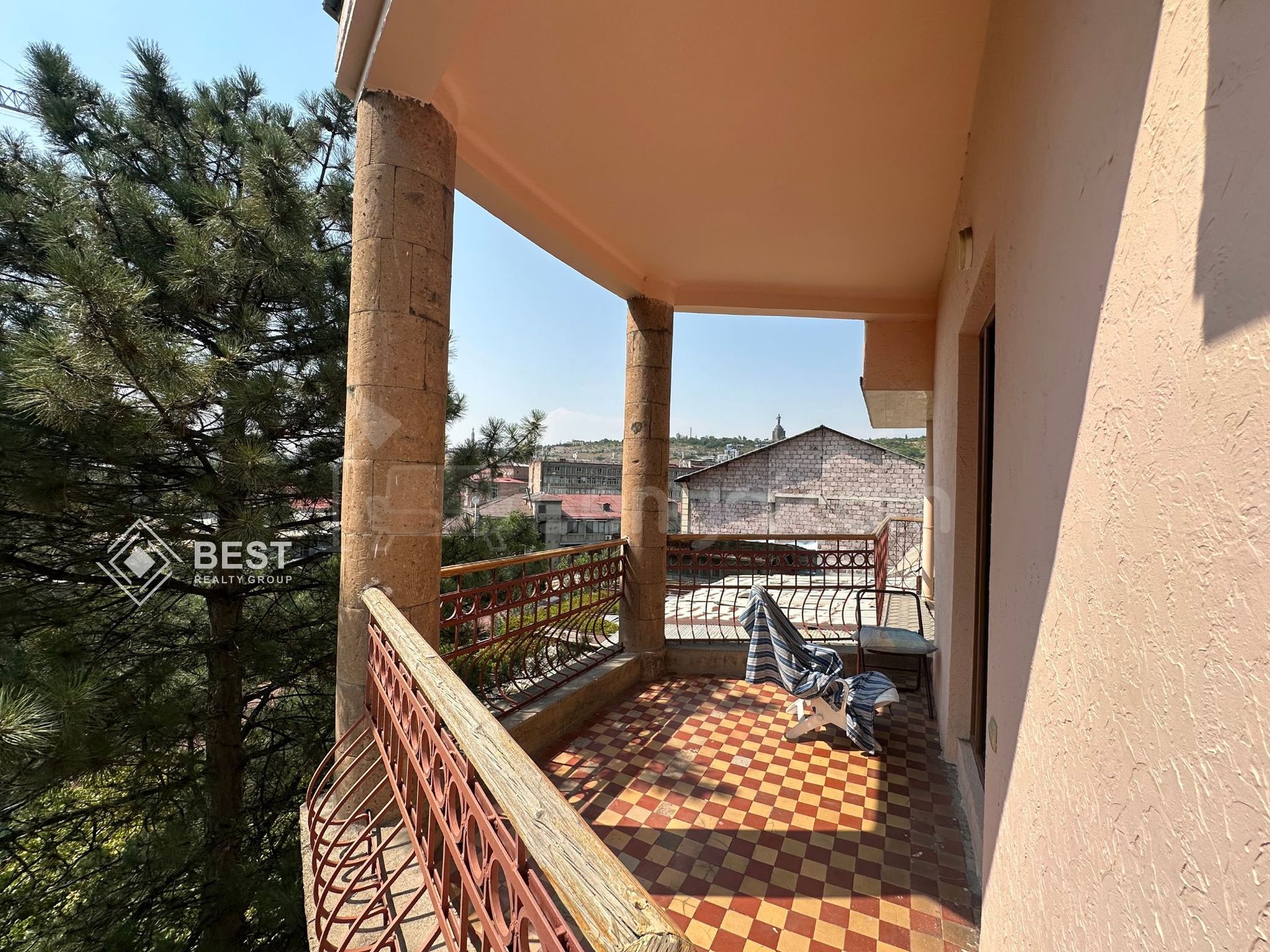 8 Սենյականոց Առանձնատուն, 316քմ, Լողավազանով