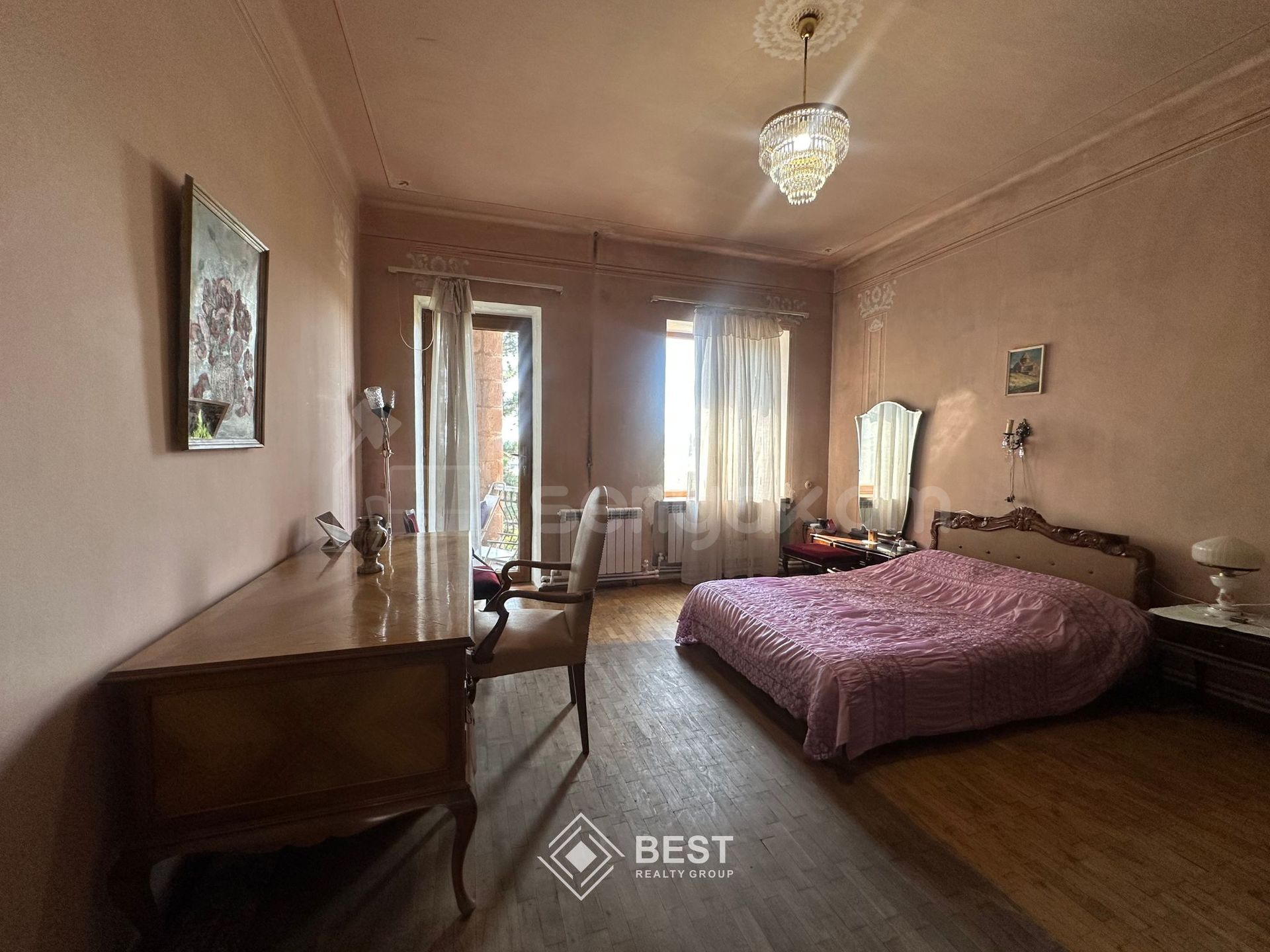 8 Սենյականոց Առանձնատուն, 316քմ, Լողավազանով