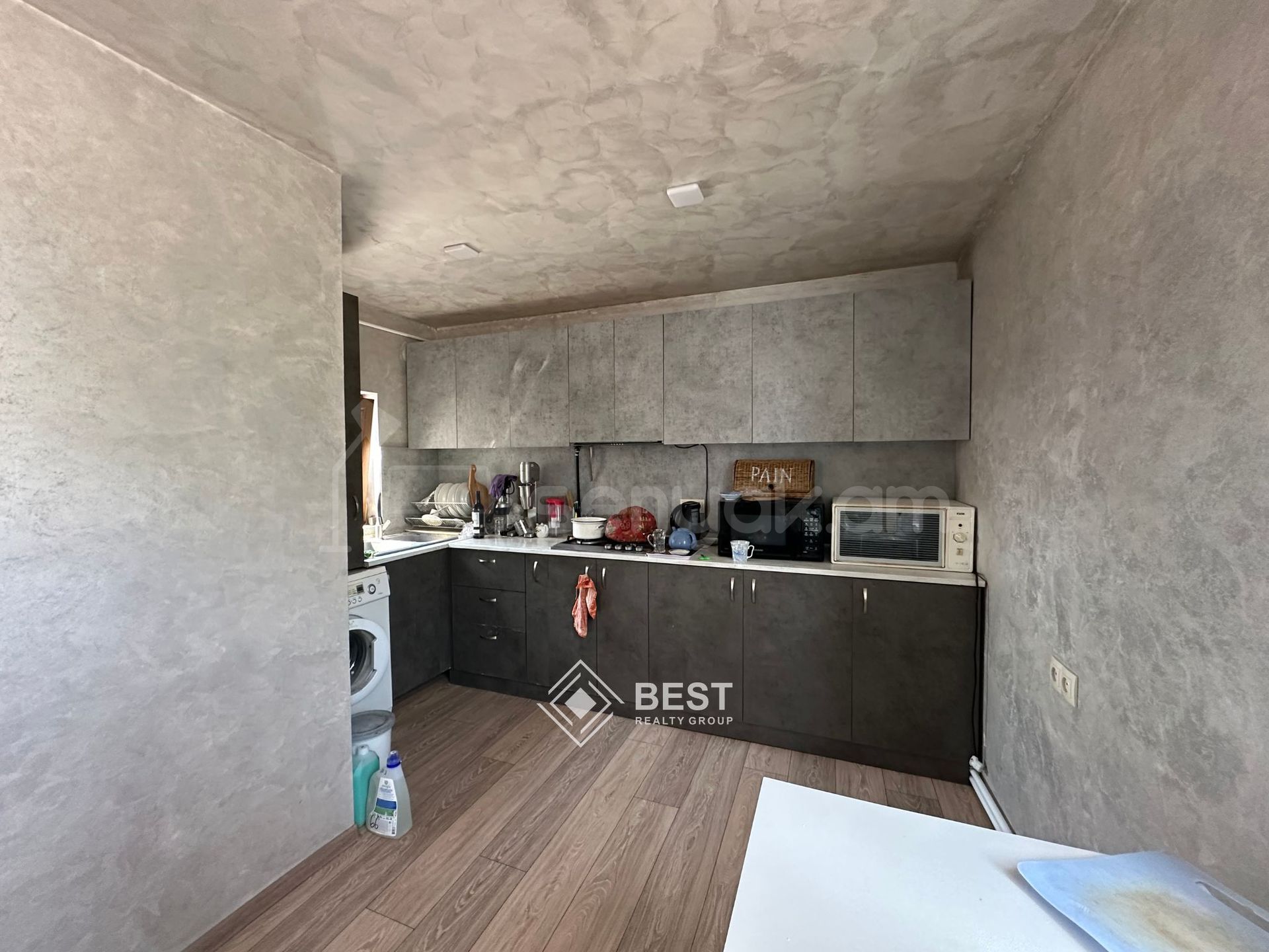 8 Սենյականոց Առանձնատուն, 316քմ, Լողավազանով