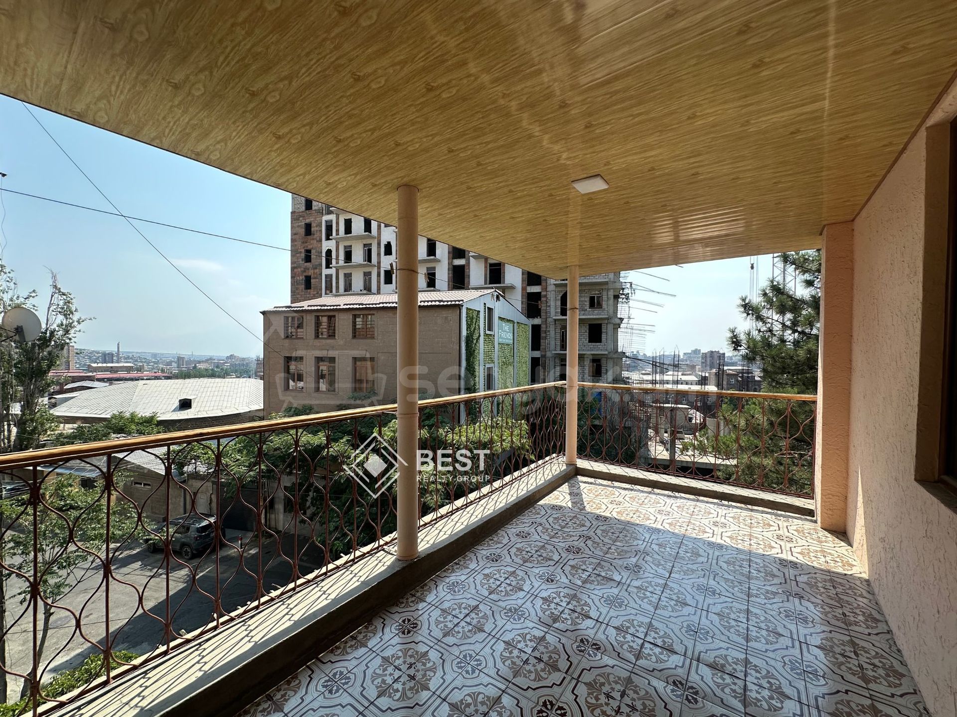 8 Սենյականոց Առանձնատուն, 316քմ, Լողավազանով