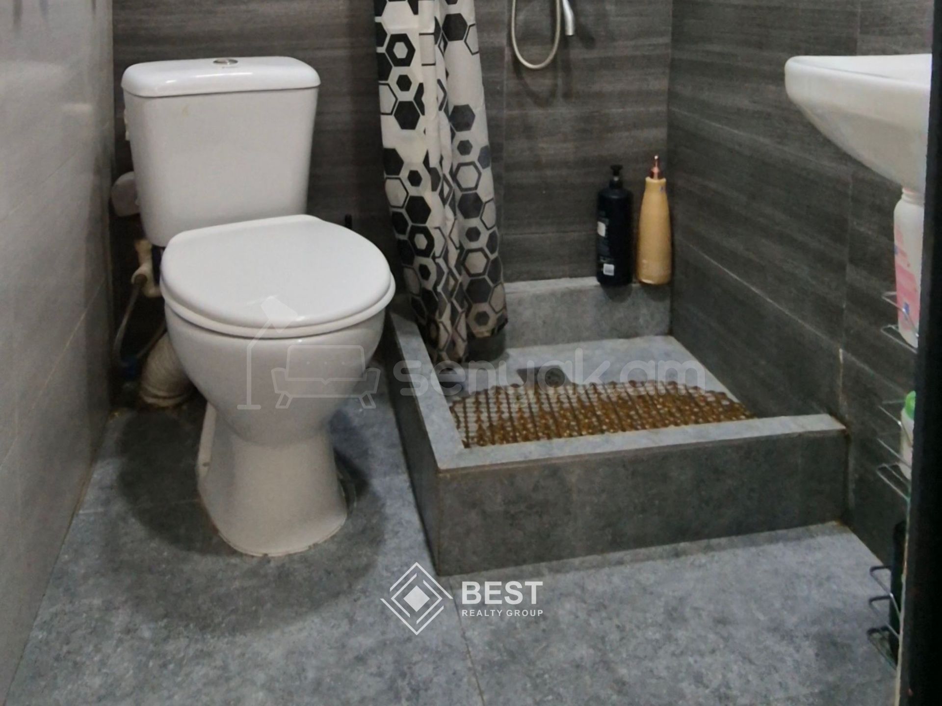 2 Սենյականոց Բնակարան Քարե Շենքում, 43քմ, 5/5 հարկ, Կապիտալ Վերանորոգված