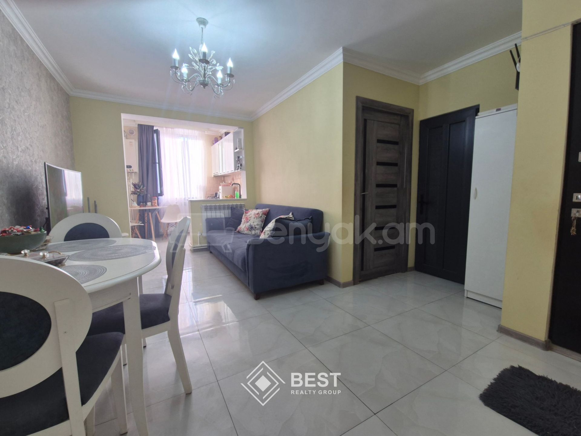 2 Սենյականոց Բնակարան Քարե Շենքում, 43քմ, 5/5 հարկ, Կապիտալ Վերանորոգված