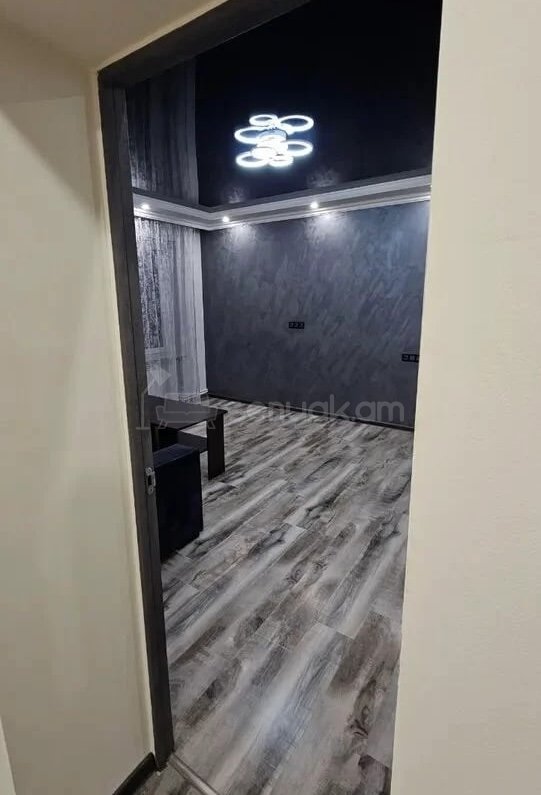 2 Սենյականոց Բնակարան Քարե Շենքում, 46քմ, 4/5 հարկ, Կապիտալ Վերանորոգված