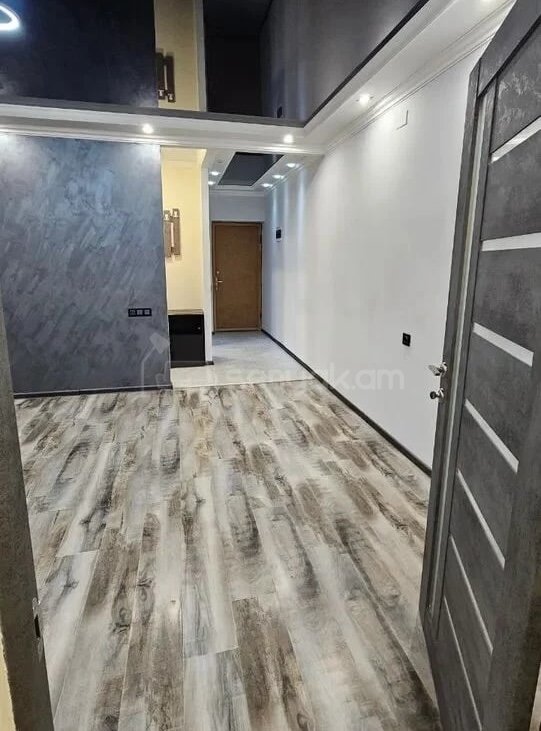 2 Սենյականոց Բնակարան Քարե Շենքում, 46քմ, 4/5 հարկ, Կապիտալ Վերանորոգված