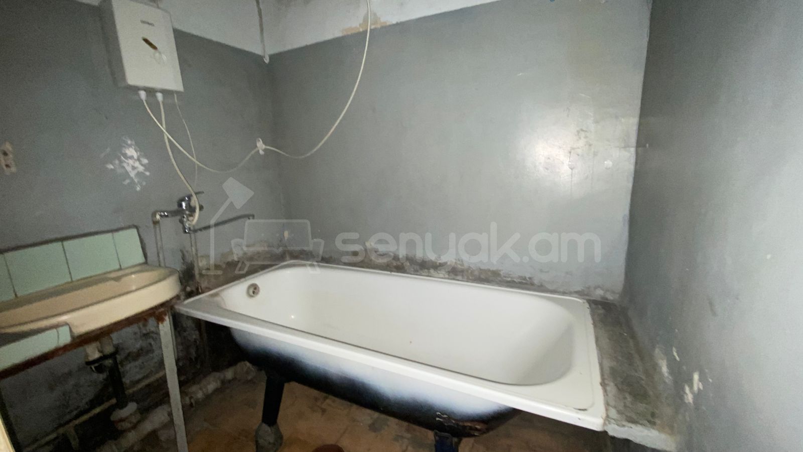 4 Սենյականոց Բնակարան, 92քմ, 8/9 հարկ, Պետական Վիճակում