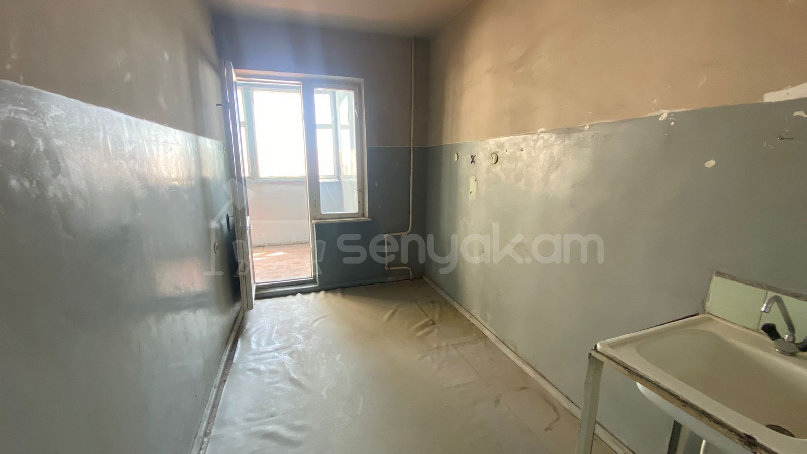 4 Սենյականոց Բնակարան, 92քմ, 8/9 հարկ, Պետական Վիճակում