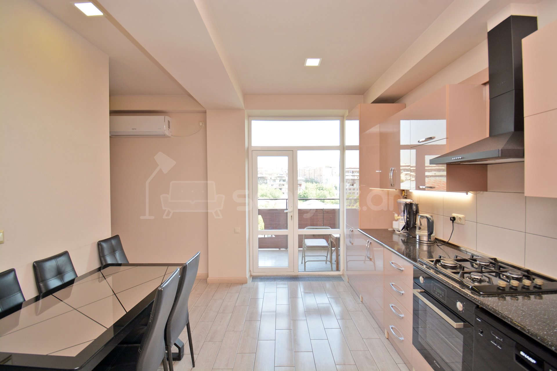 4 Սենյականոց Բնակարան Նորակառույցում, 126քմ, 7/8 հարկ, Կապիտալ Վերանորոգված