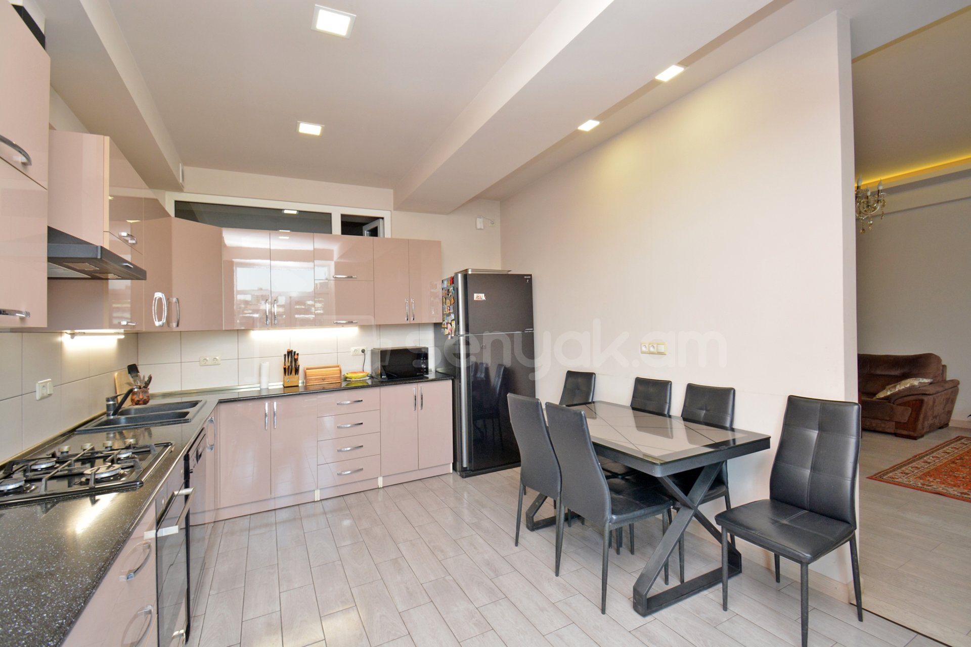 4 Սենյականոց Բնակարան Նորակառույցում, 126քմ, 7/8 հարկ, Կապիտալ Վերանորոգված