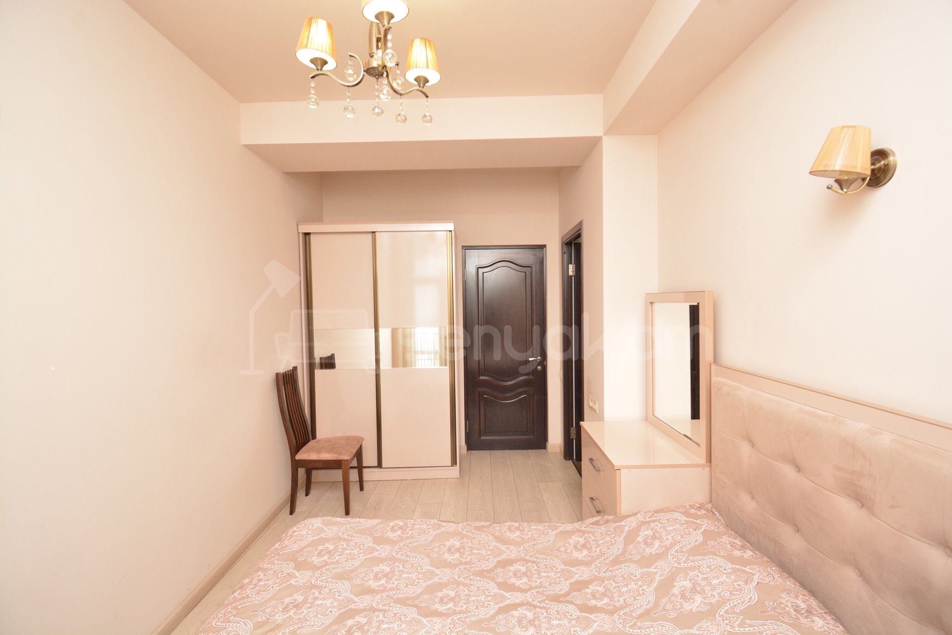 4 Սենյականոց Բնակարան Նորակառույցում, 126քմ, 7/8 հարկ, Կապիտալ Վերանորոգված