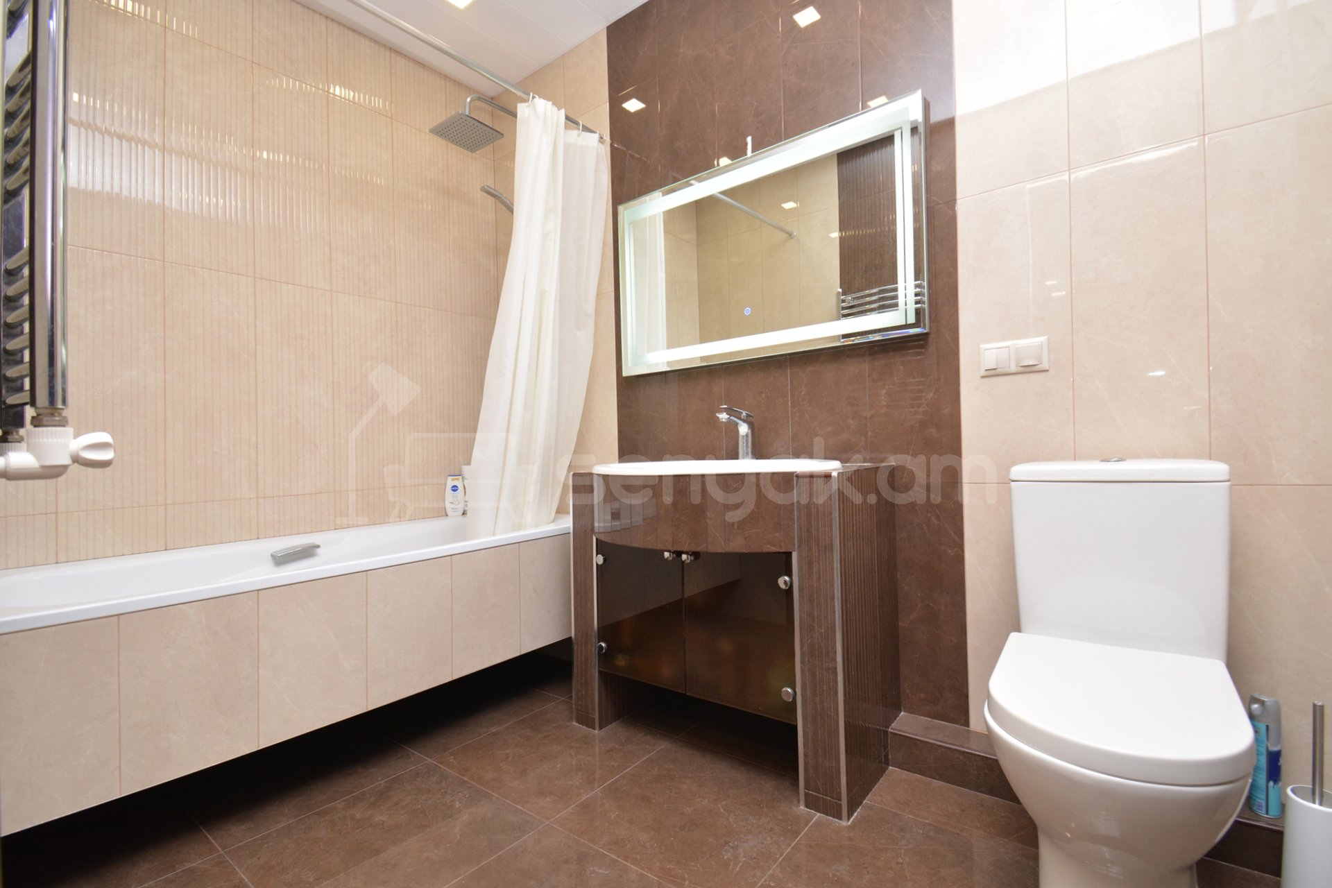 4 Սենյականոց Բնակարան Նորակառույցում, 126քմ, 7/8 հարկ, Կապիտալ Վերանորոգված