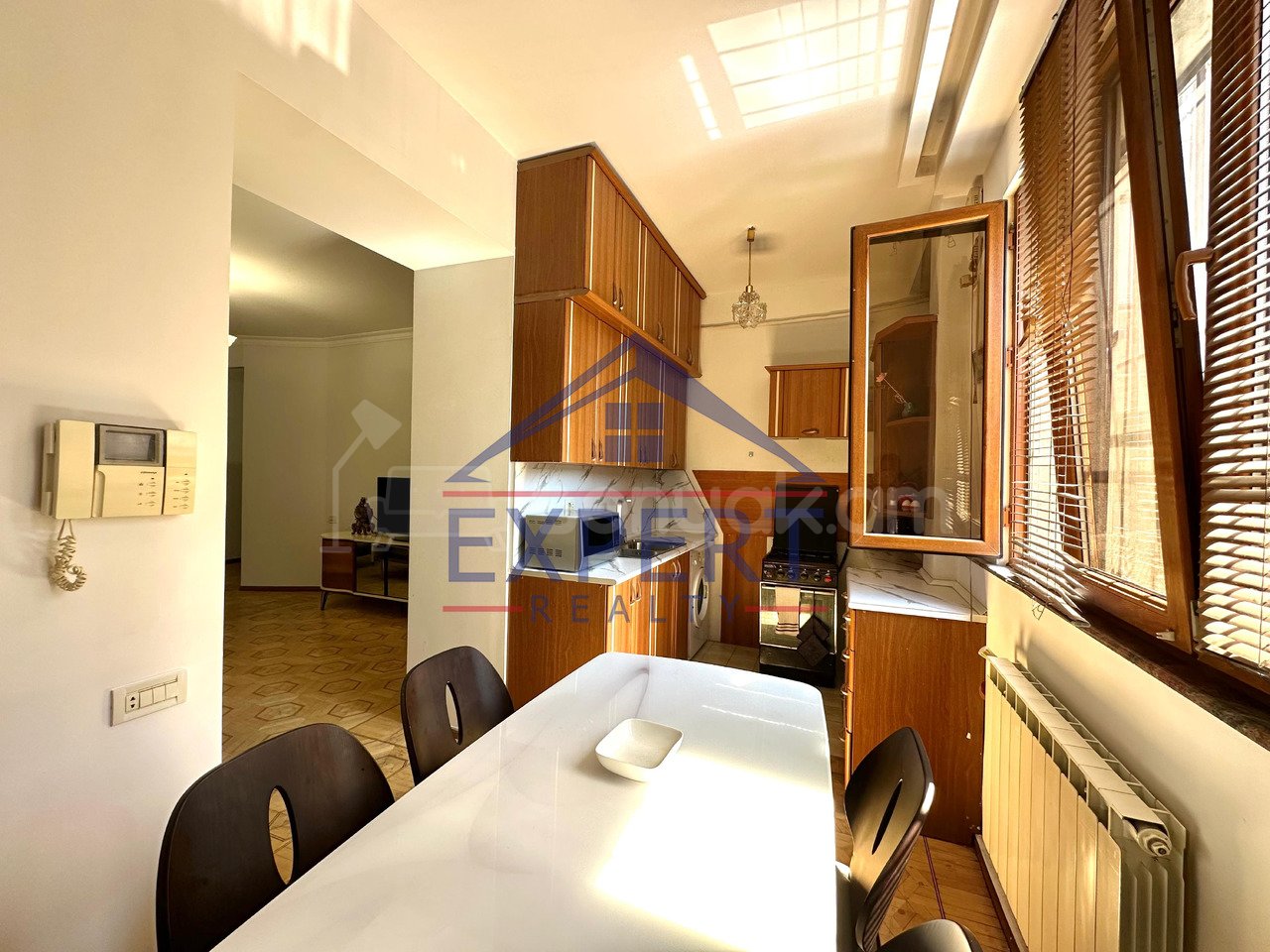 3 Սենյականոց Բնակարան Քարե Շենքում, 76քմ, 2/4 հարկ, Կապիտալ Վերանորոգված, Կահավորված, Արևկող