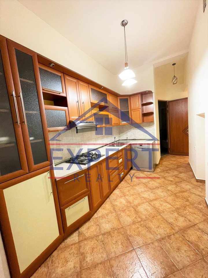 3 Սենյականոց Բնակարան Քարե Շենքում, 76քմ, 4/5 հարկ, Կապիտալ Վերանորոգված, Կահավորված, Արևկող