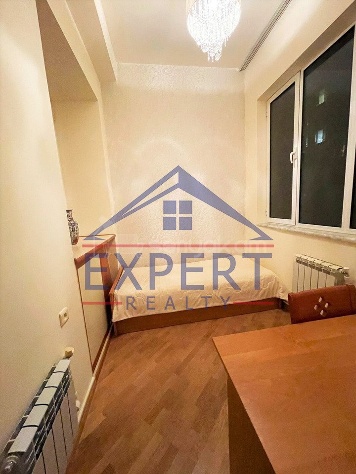 3 Սենյականոց Բնակարան Քարե Շենքում, 76քմ, 4/5 հարկ, Կապիտալ Վերանորոգված, Կահավորված, Արևկող