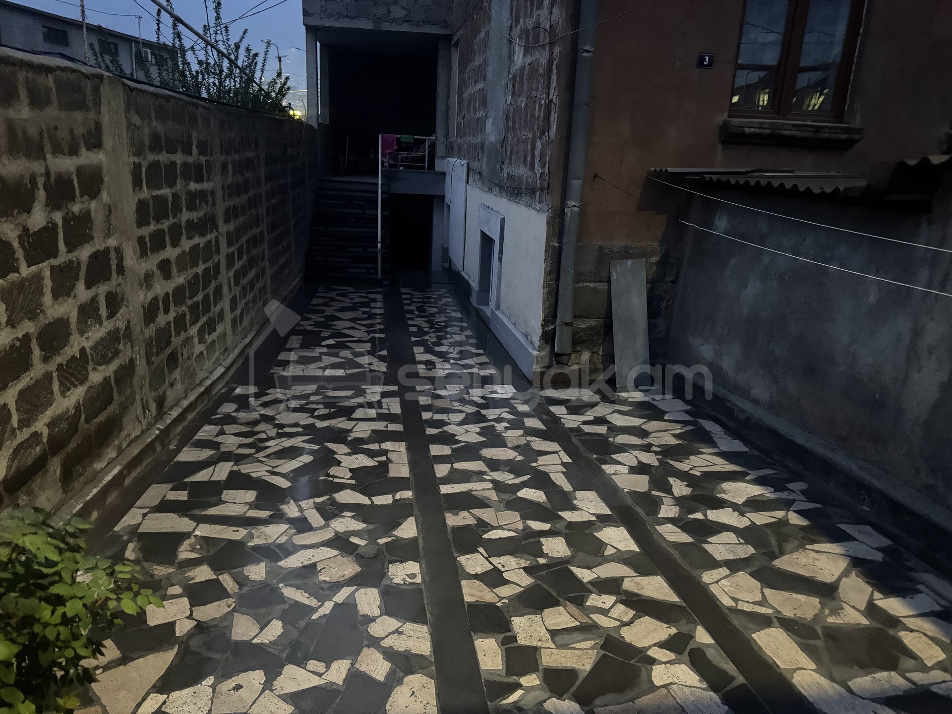 2 Սենյականոց Բնակարան Քարե Շենքում, 56քմ, 1/3 հարկ, Կապիտալ Վերանորոգված