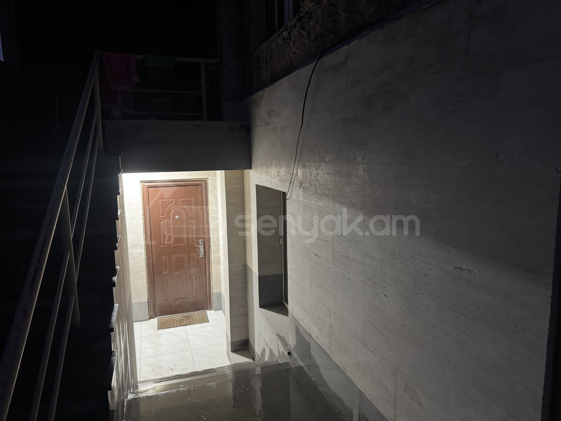 2 Սենյականոց Բնակարան Քարե Շենքում, 56քմ, 1/3 հարկ, Կապիտալ Վերանորոգված