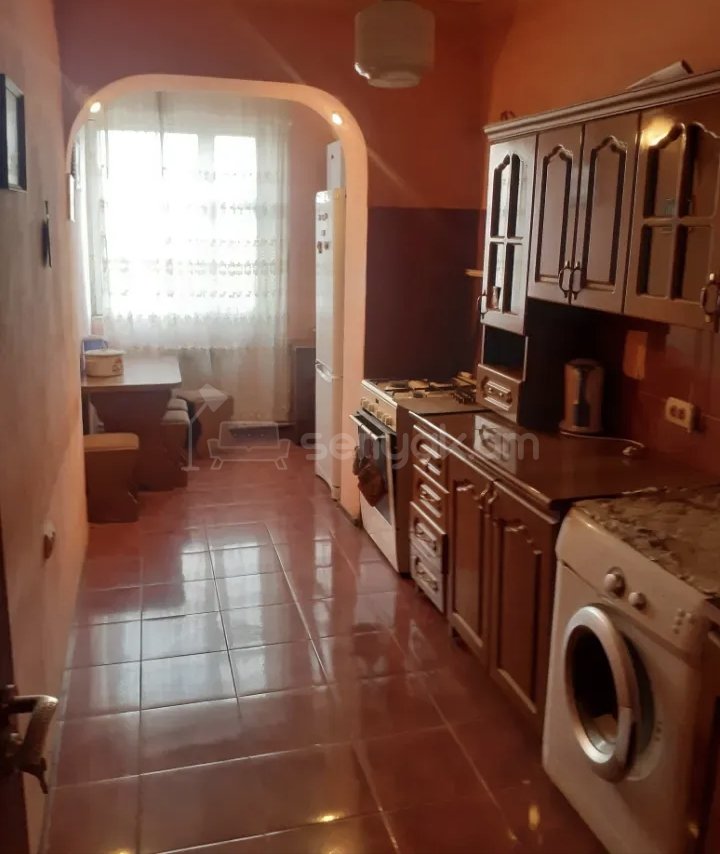 2 Սենյականոց Բնակարան Քարե Շենքում, 62քմ, 3/5 հարկ, Նորմալ Վիճակում, Կահավորված