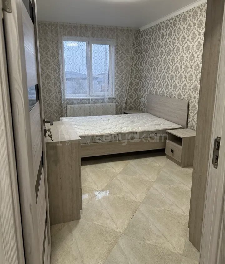3 Սենյականոց Բնակարան Քարե Շենքում, 67քմ, 2/4 հարկ, Կապիտալ Վերանորոգված, Կահավորված