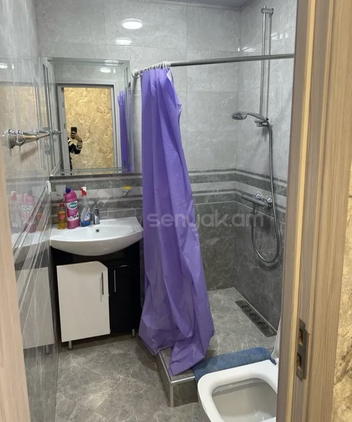 3 Սենյականոց Բնակարան Քարե Շենքում, 67քմ, 2/4 հարկ, Կապիտալ Վերանորոգված, Կահավորված