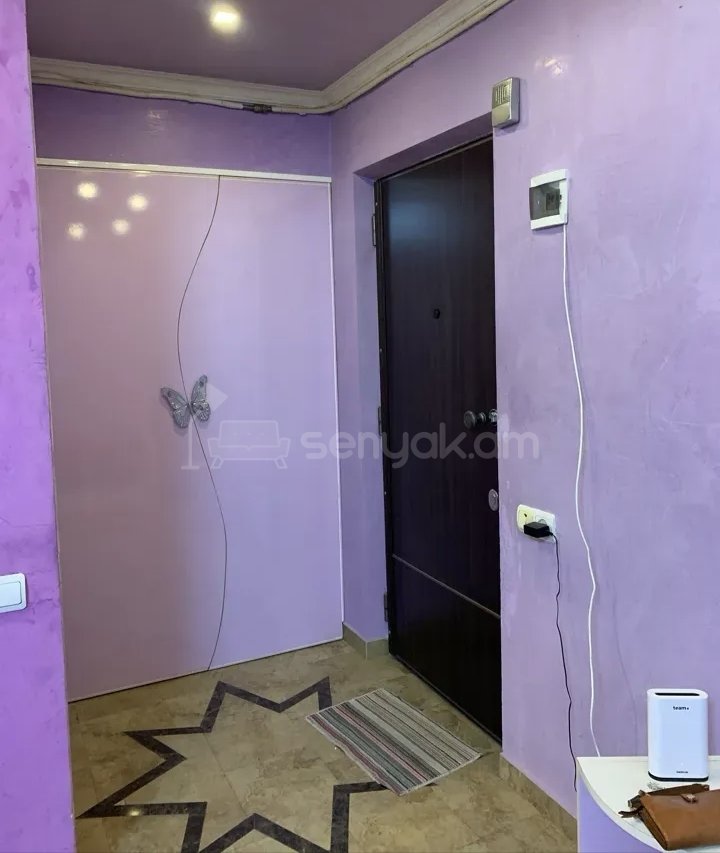 1 Սենյականոց Բնակարան Քարե Շենքում, 45քմ, 3/5 հարկ, Նորմալ Վիճակում, Կահավորված, Արևկող