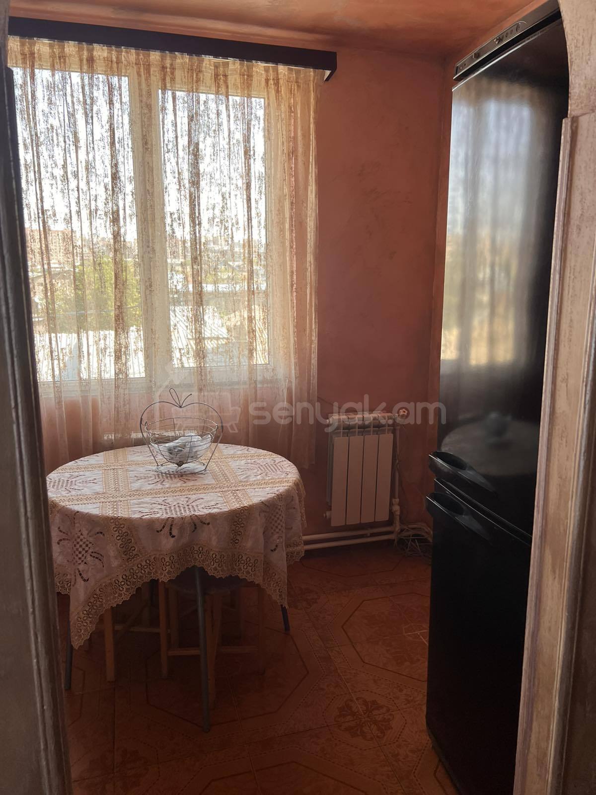 2 Սենյականոց Բնակարան Քարե Շենքում, 56քմ, 2/2 հարկ, Նորմալ Վիճակում, Կահավորված