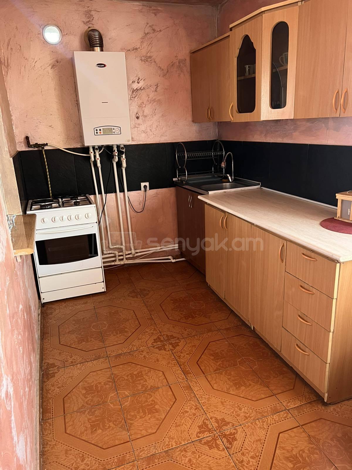 2 Սենյականոց Բնակարան Քարե Շենքում, 56քմ, 2/2 հարկ, Նորմալ Վիճակում, Կահավորված