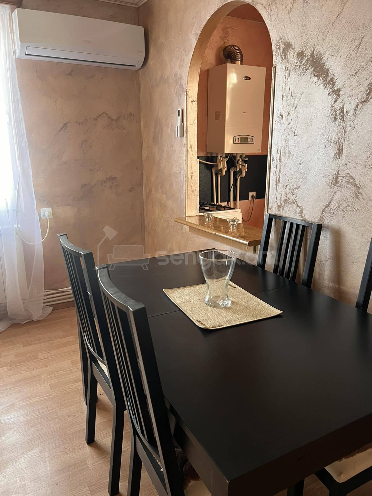 2 Սենյականոց Բնակարան Քարե Շենքում, 56քմ, 2/2 հարկ, Նորմալ Վիճակում, Կահավորված