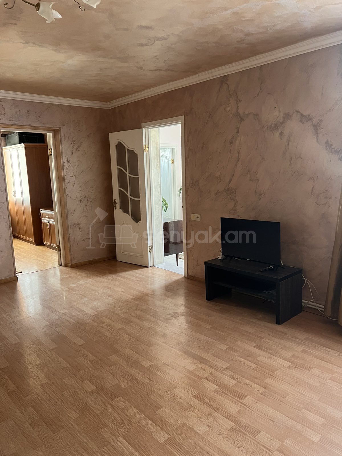 2 Սենյականոց Բնակարան Քարե Շենքում, 56քմ, 2/2 հարկ, Նորմալ Վիճակում, Կահավորված