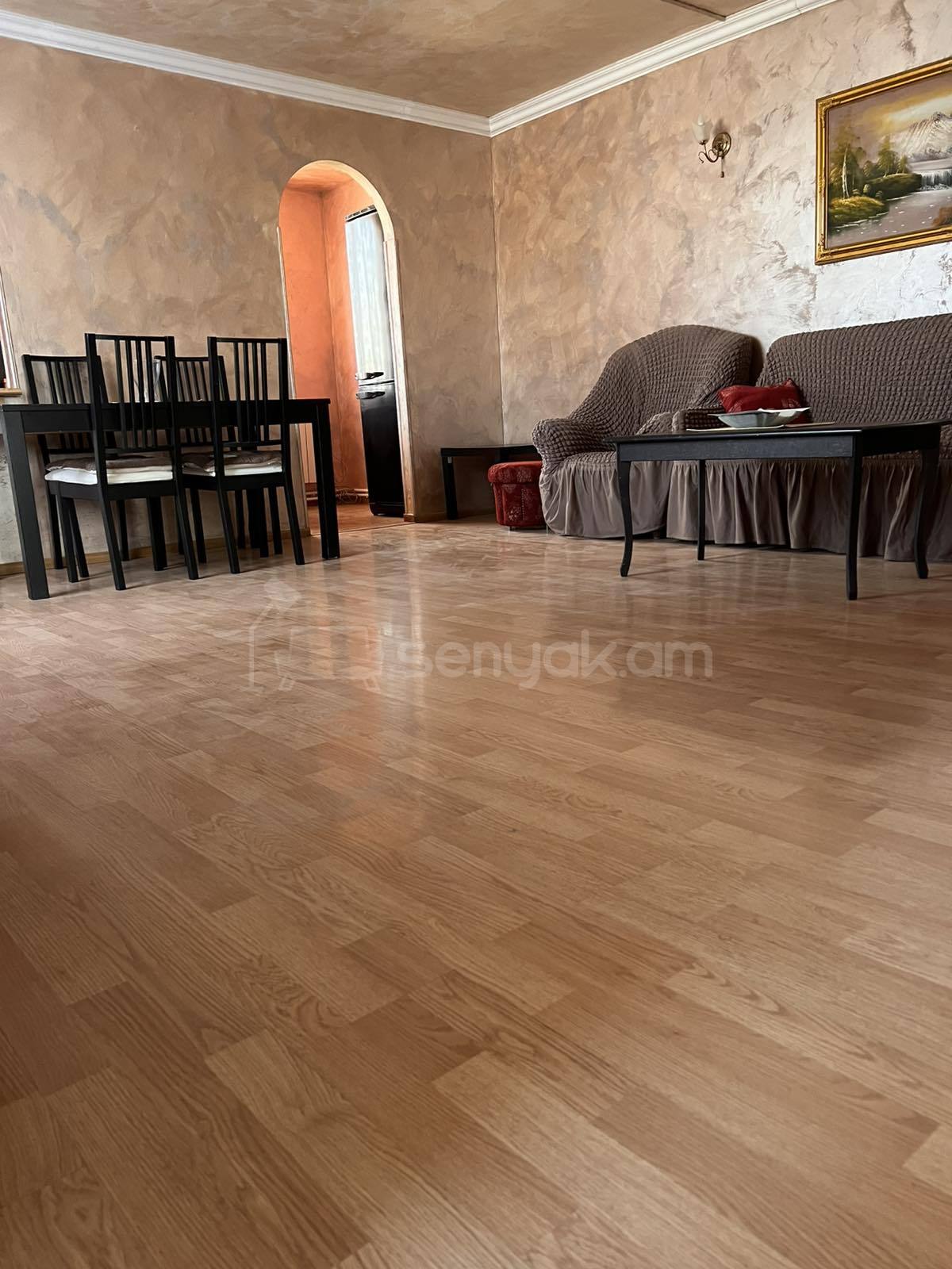2 Սենյականոց Բնակարան Քարե Շենքում, 56քմ, 2/2 հարկ, Նորմալ Վիճակում, Կահավորված