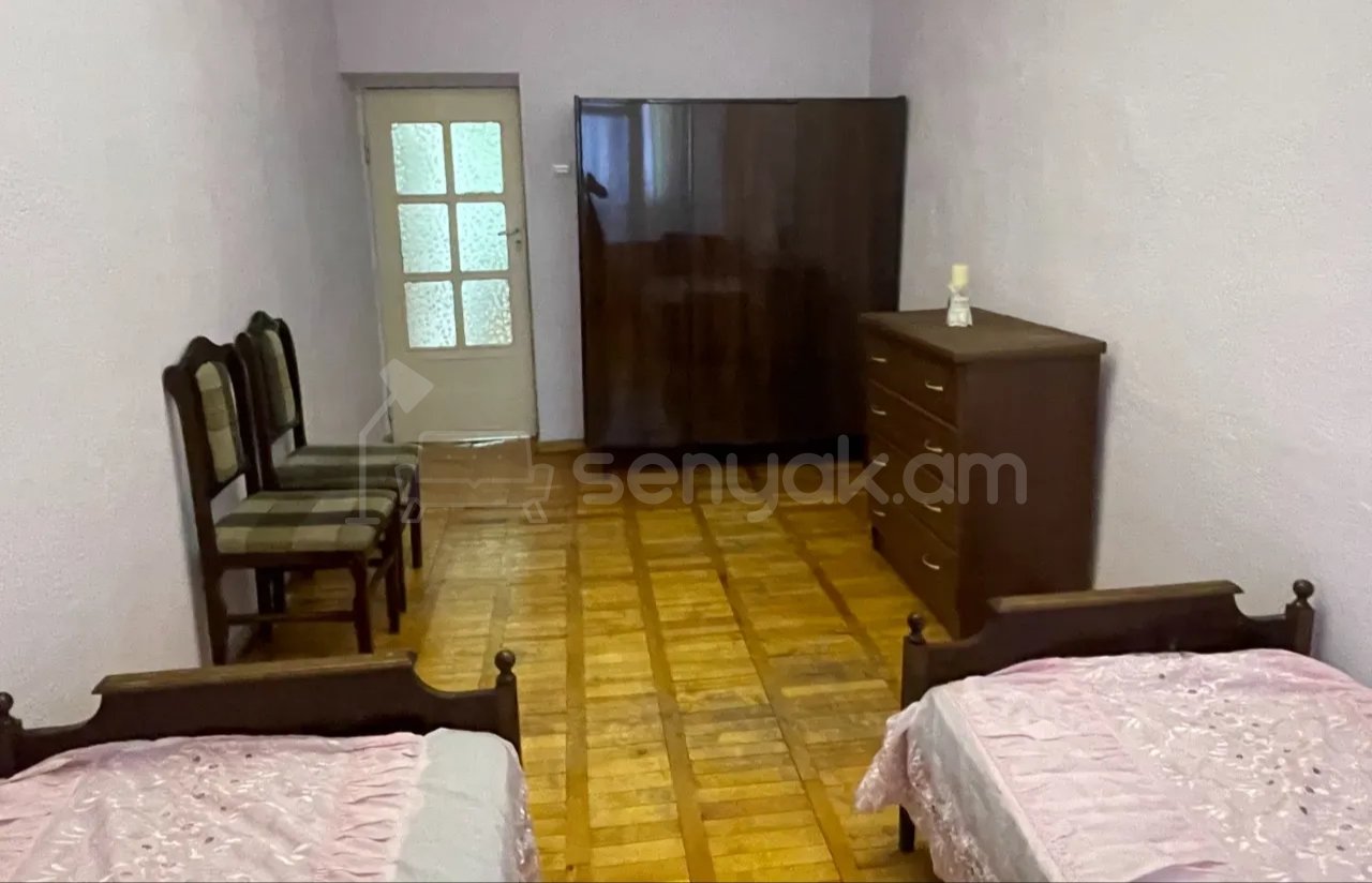 3 Սենյականոց Բնակարան Քարե Շենքում, 78քմ, 3/5 հարկ, Նորմալ Վիճակում, Կահավորված