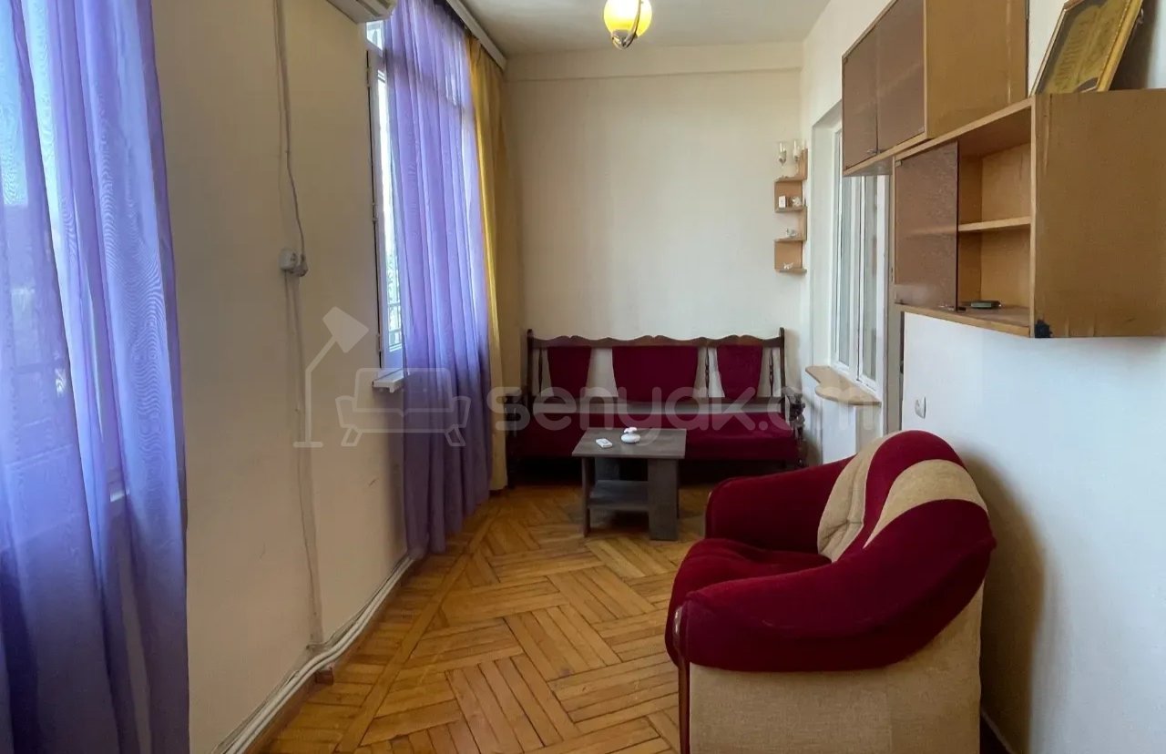 3 Սենյականոց Բնակարան Քարե Շենքում, 78քմ, 3/5 հարկ, Նորմալ Վիճակում, Կահավորված