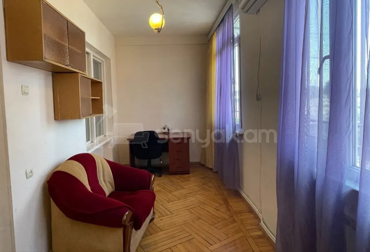 3 Սենյականոց Բնակարան Քարե Շենքում, 78քմ, 3/5 հարկ, Նորմալ Վիճակում, Կահավորված