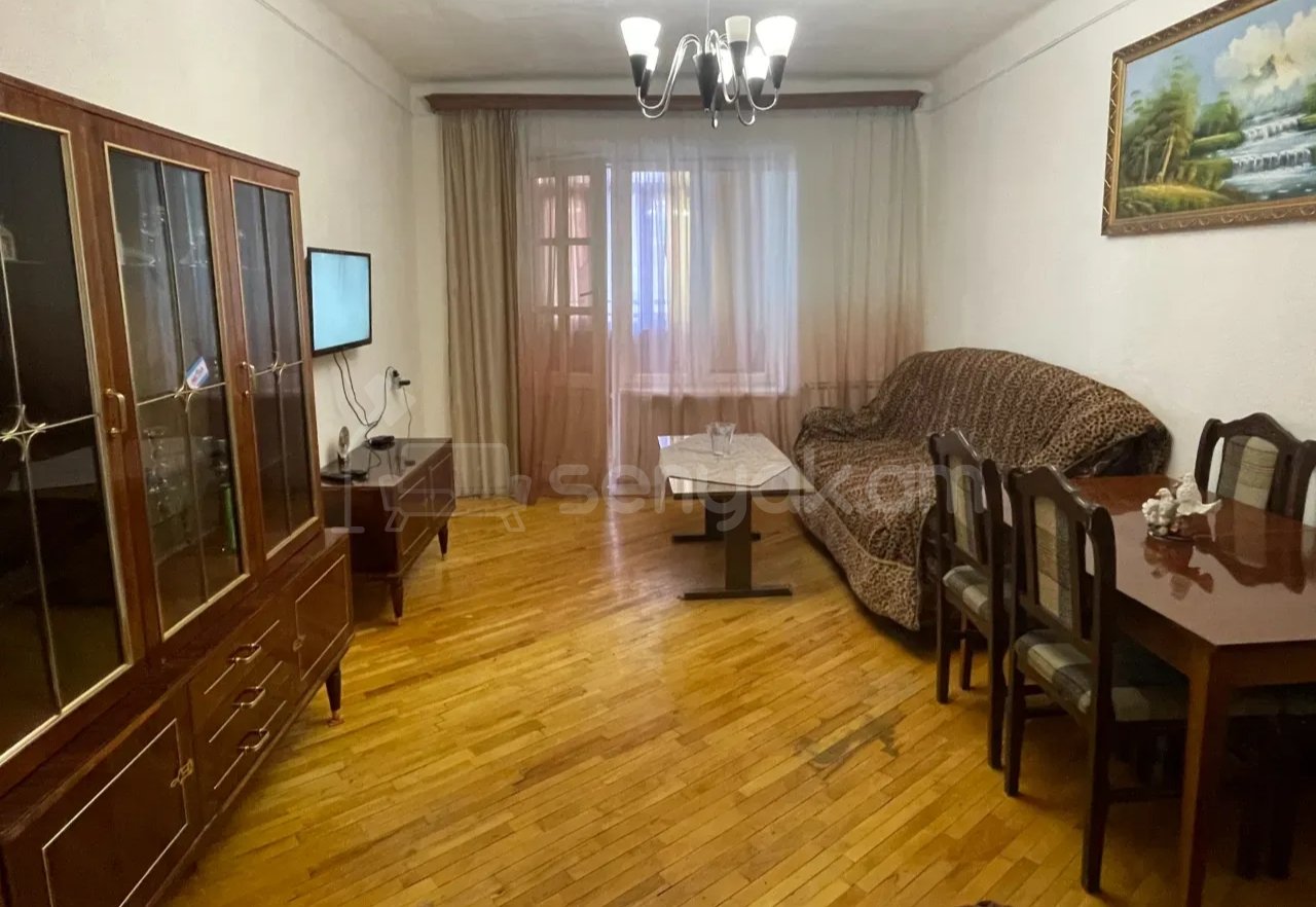 3 Սենյականոց Բնակարան Քարե Շենքում, 78քմ, 3/5 հարկ, Նորմալ Վիճակում, Կահավորված
