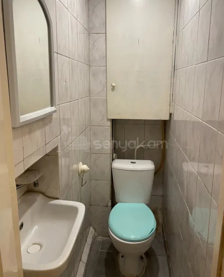 3 Սենյականոց Բնակարան Քարե Շենքում, 78քմ, 3/5 հարկ, Նորմալ Վիճակում, Կահավորված