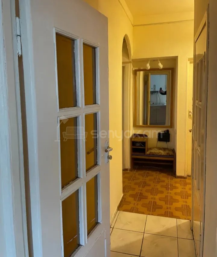 3 Սենյականոց Բնակարան Քարե Շենքում, 78քմ, 3/5 հարկ, Նորմալ Վիճակում, Կահավորված