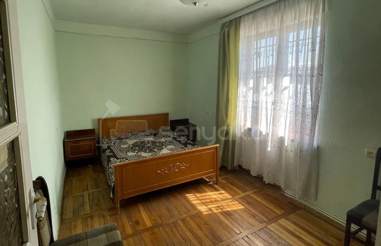 3 Սենյականոց Բնակարան Քարե Շենքում, 78քմ, 3/5 հարկ, Նորմալ Վիճակում, Կահավորված