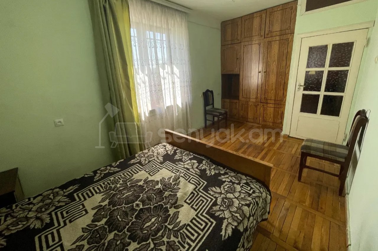 3 Սենյականոց Բնակարան Քարե Շենքում, 78քմ, 3/5 հարկ, Նորմալ Վիճակում, Կահավորված