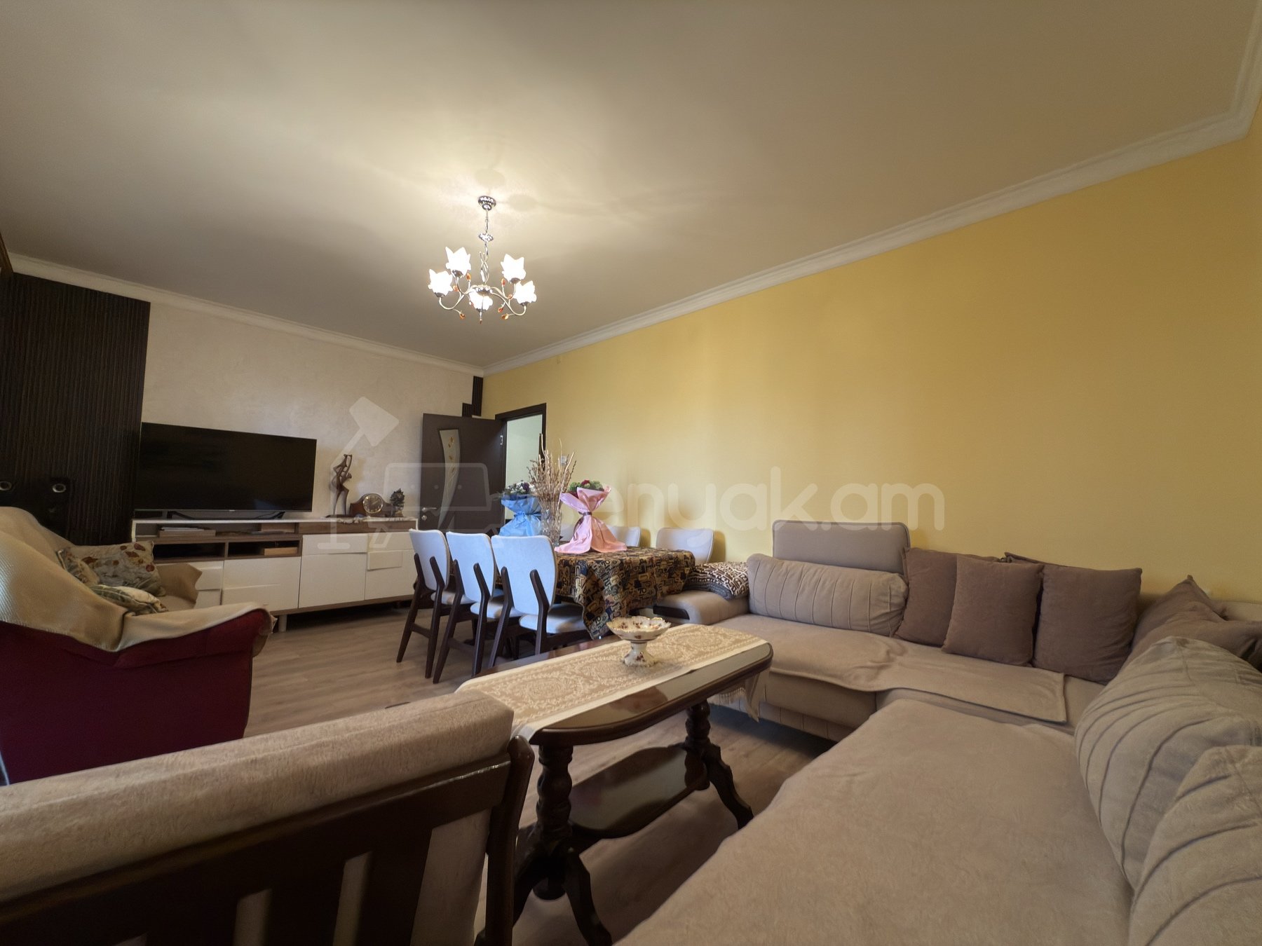 3 Սենյականոց Բնակարան, 97քմ, 7/9 հարկ, Նորմալ Վիճակում