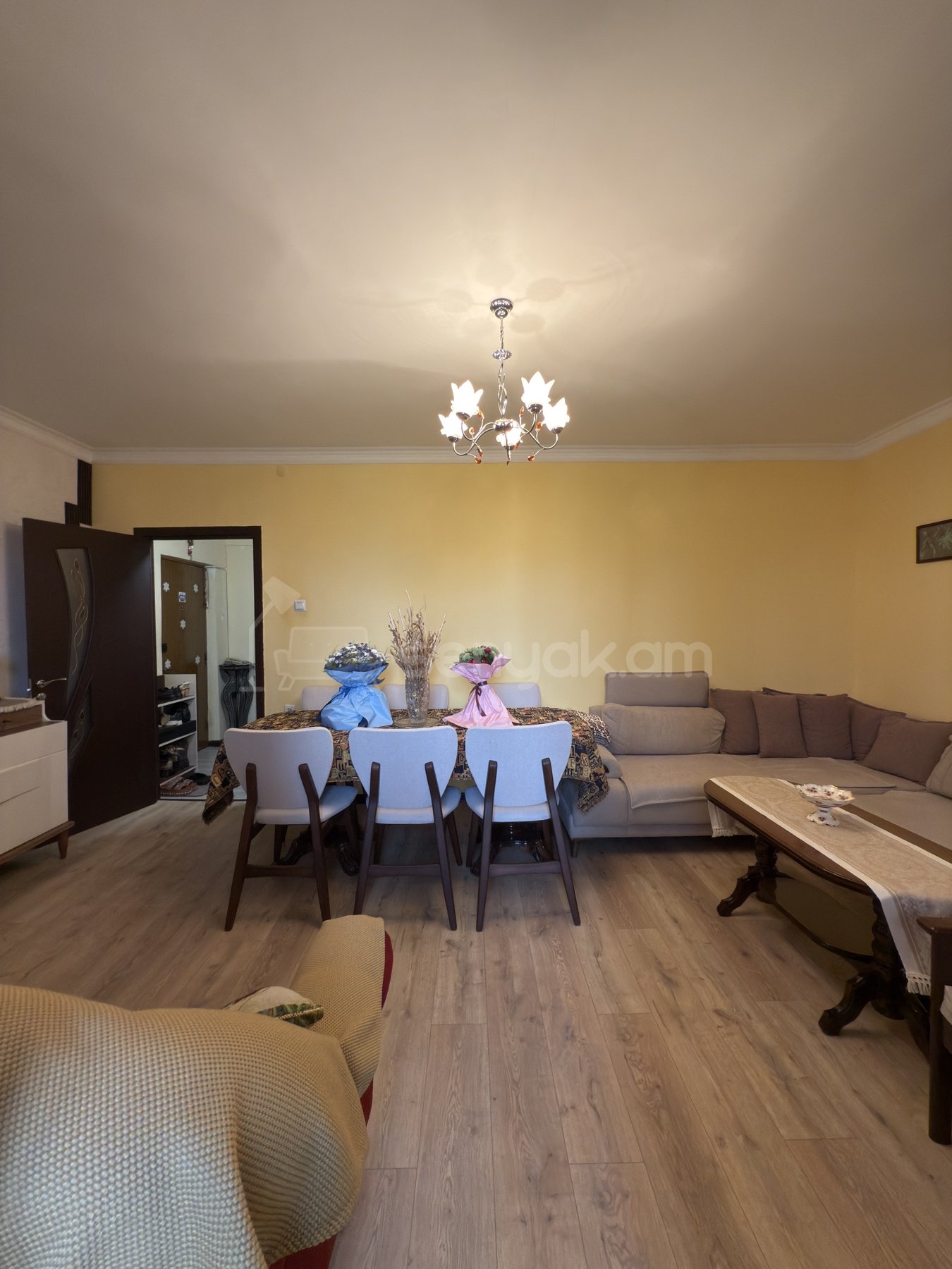 3 Սենյականոց Բնակարան, 97քմ, 7/9 հարկ, Նորմալ Վիճակում